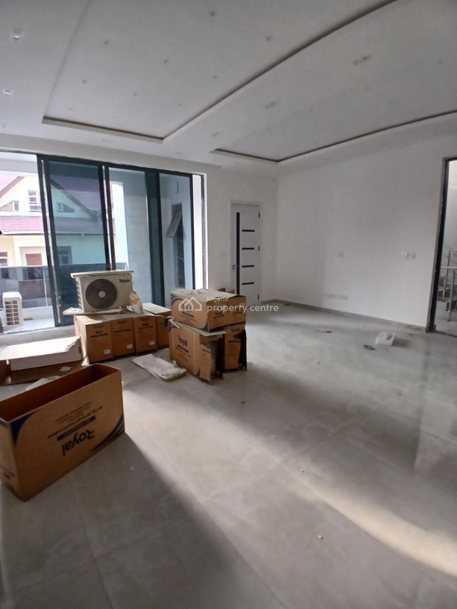 24/7 Power Supply Serviced 2 Bedroom En-suite Flat with an Enclosed Fi, Lekki Phase 1, Lekki, Lagos, Flat / Apartment for Rent