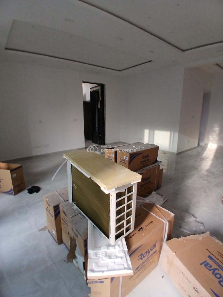 24/7 Power Supply Serviced 2 Bedroom En-suite Flat with an Enclosed Fi, Lekki Phase 1, Lekki, Lagos, Flat / Apartment for Rent