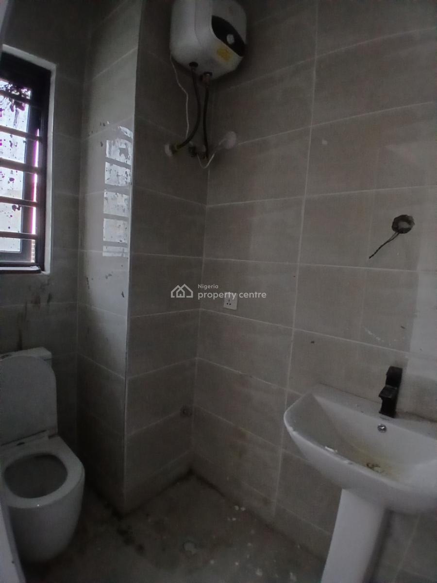 24/7 Power Supply Serviced 2 Bedroom En-suite Flat with an Enclosed Fi, Lekki Phase 1, Lekki, Lagos, Flat / Apartment for Rent