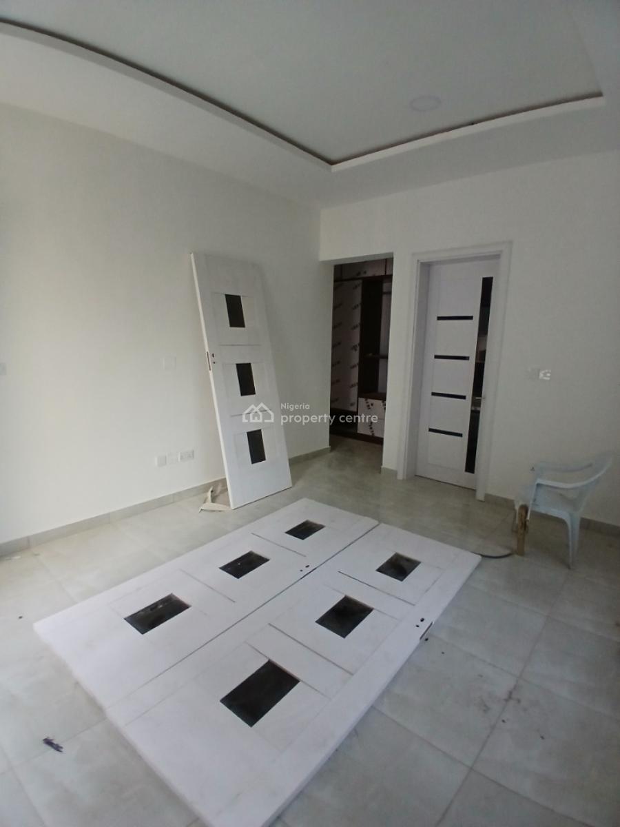 24/7 Power Supply Serviced 2 Bedroom En-suite Flat with an Enclosed Fi, Lekki Phase 1, Lekki, Lagos, Flat / Apartment for Rent