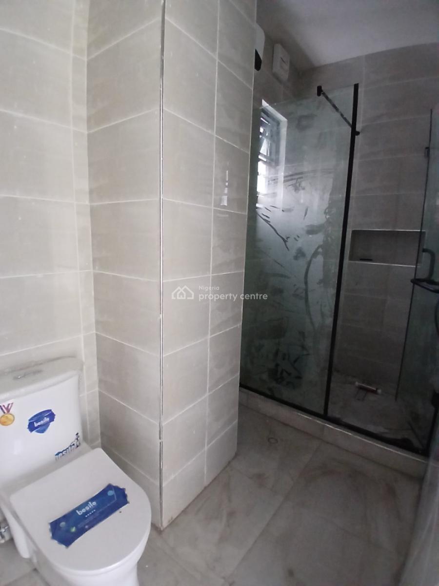 24/7 Power Supply Serviced 2 Bedroom En-suite Flat with an Enclosed Fi, Lekki Phase 1, Lekki, Lagos, Flat / Apartment for Rent