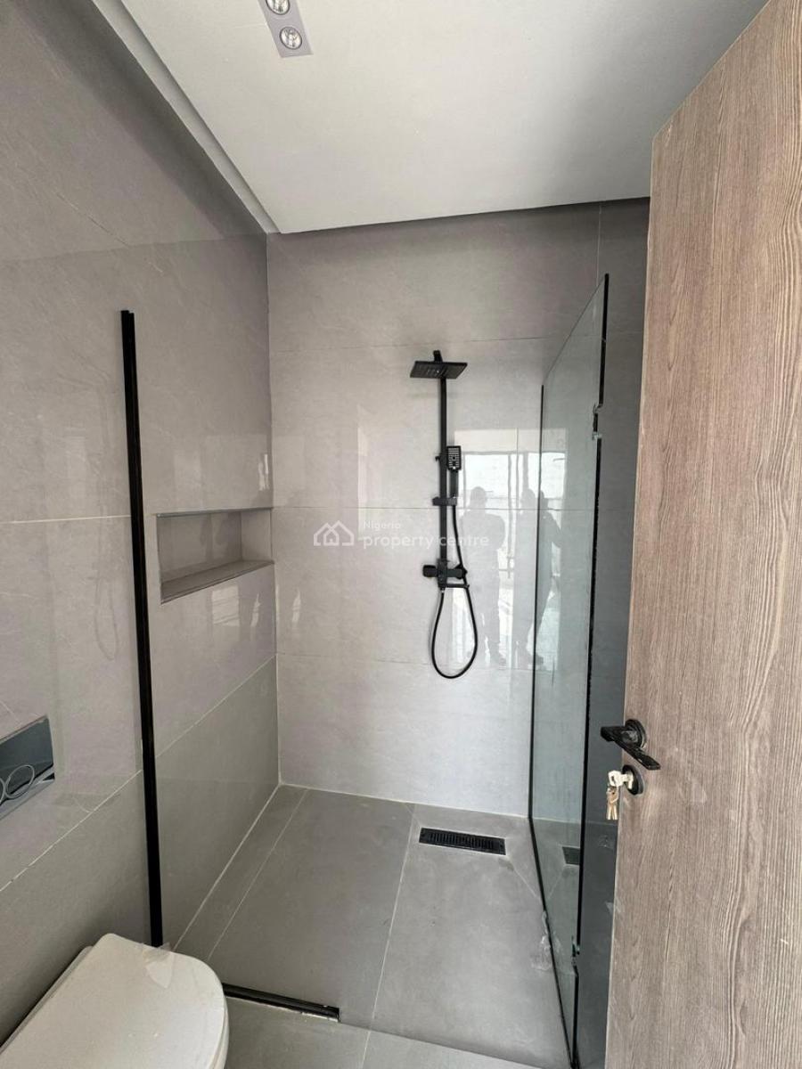 Serviced with 24/7 Power Supply 2 Bedroom En-suite Flat with a Partly, Lekki Phase 1, Lekki, Lagos, Flat / Apartment for Rent