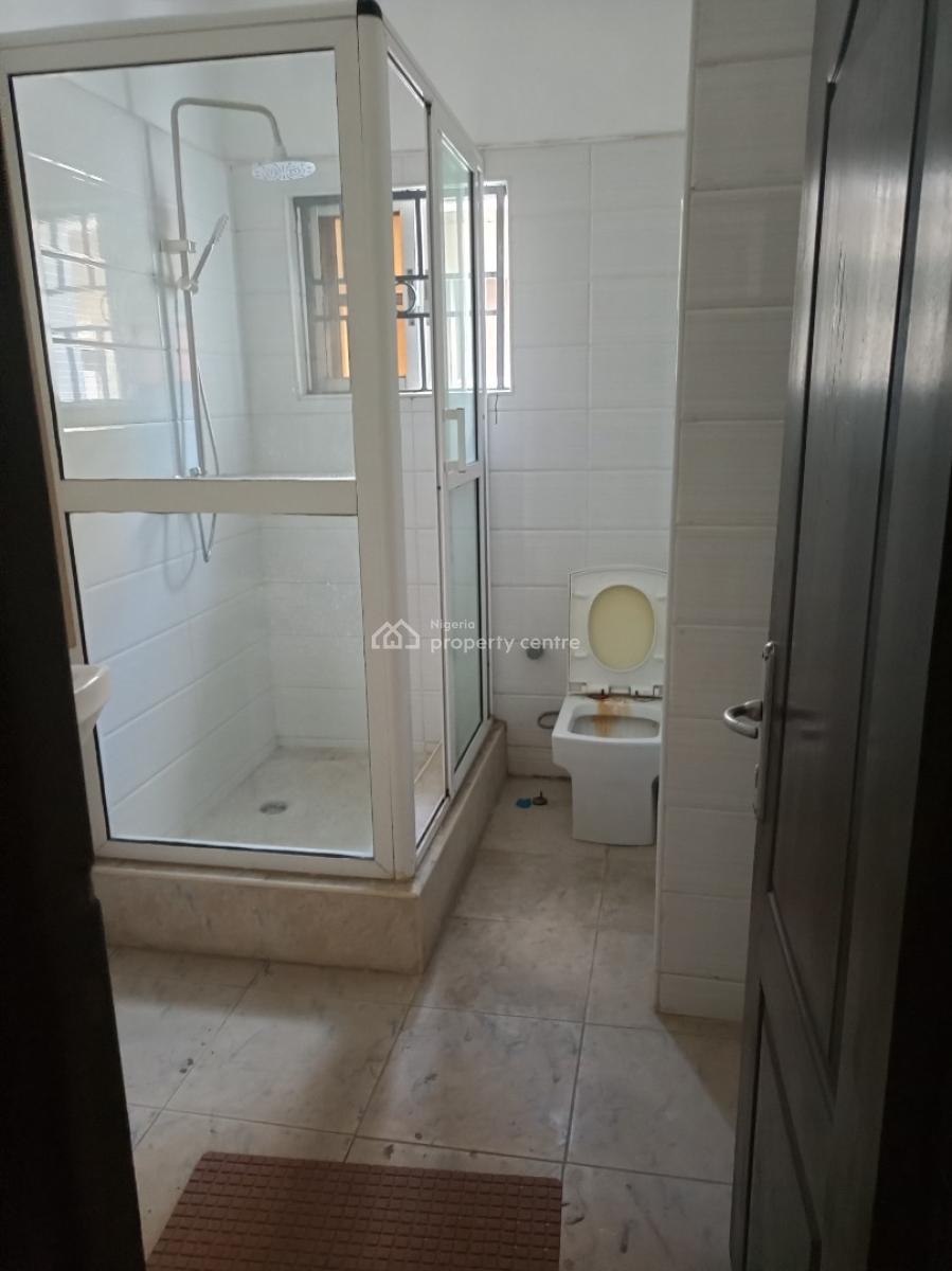 Spacious Pay N Move in 3bedroom with Bq Easy Access, Lekki Phase 1, Lekki, Lagos, Flat / Apartment for Rent