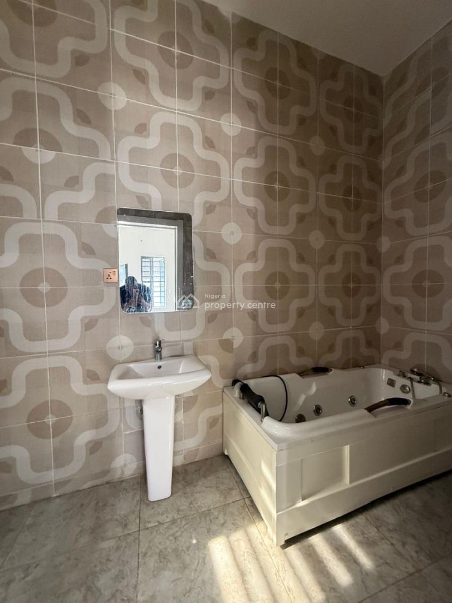 Standard N Massive Master Bedroom, Royal Mew Court, Royal Pine Estate Orchid Road, Lekki, Lagos, Self Contain (single Rooms) for Rent