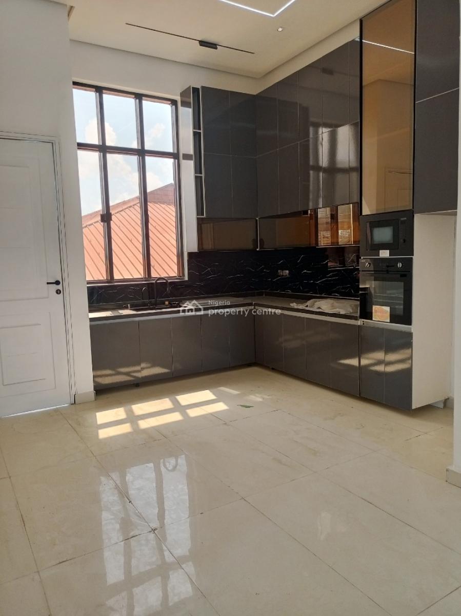 Masters Designed 3bedroom with Pool Gym Elevator 24/7 Light, Lekki Phase 1, Lekki, Lagos, Flat / Apartment for Sale