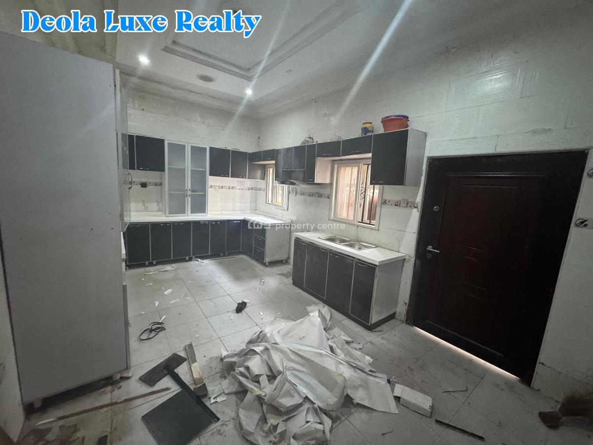 a Very Spacious 5 Bedrooms Fully Detached House with 2 Rooms Bq, Lekki Phase 1, Lekki, Lagos, Detached Duplex for Rent