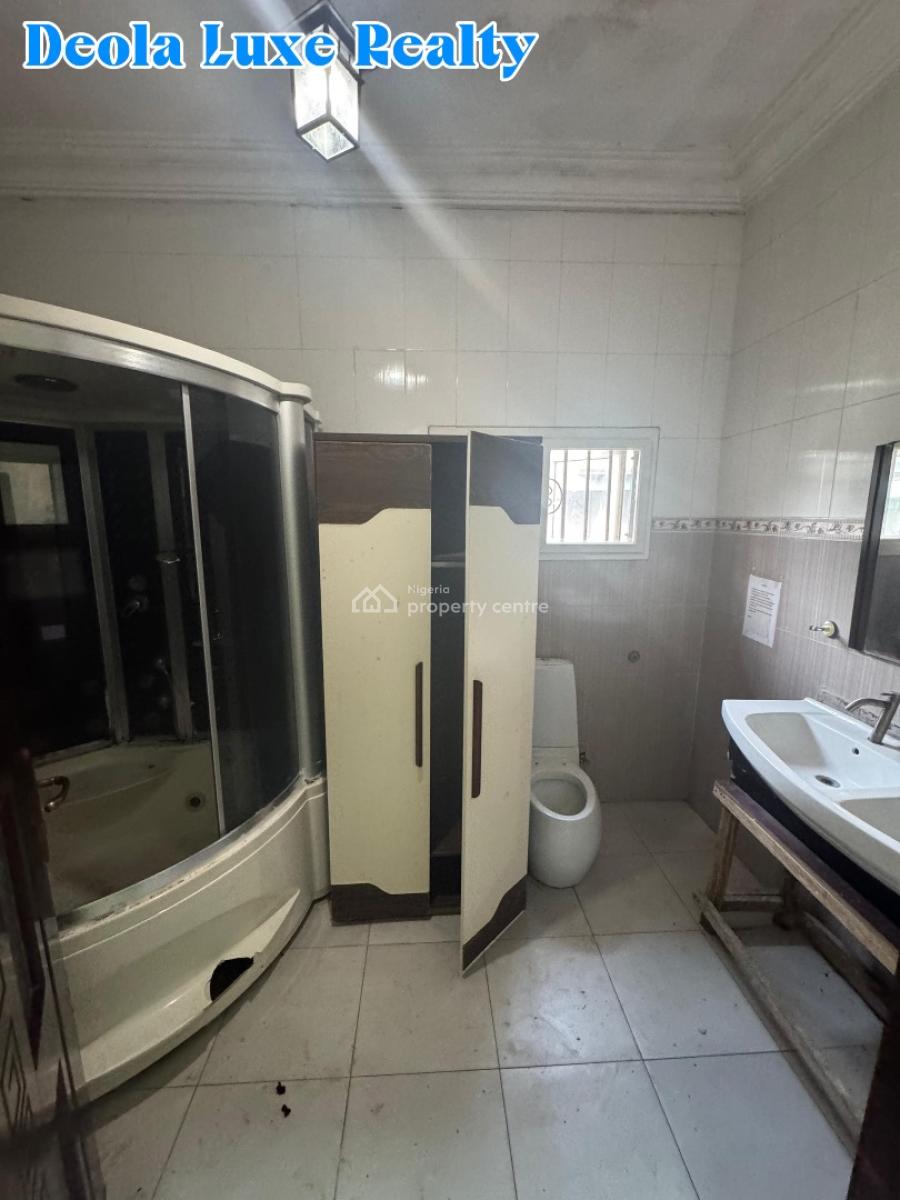 a Very Spacious 5 Bedrooms Fully Detached House with 2 Rooms Bq, Lekki Phase 1, Lekki, Lagos, Detached Duplex for Rent