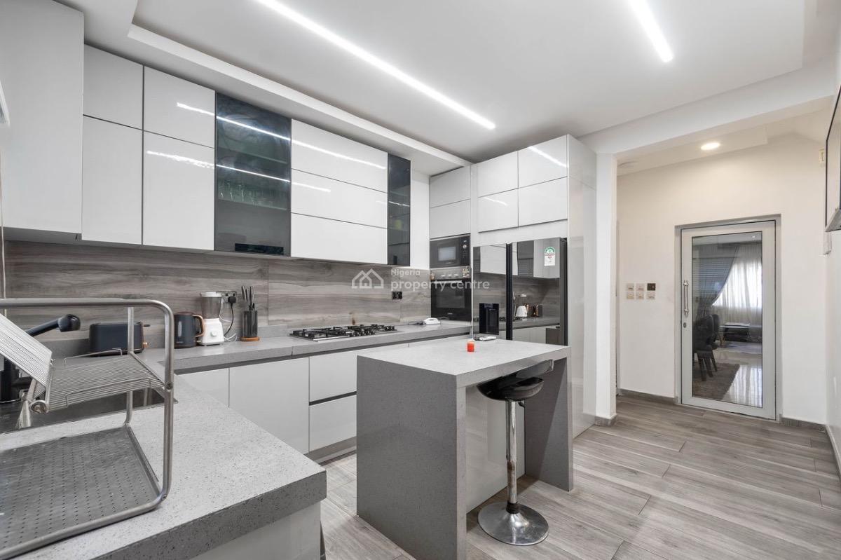 -a Brand New Luxury 3bedroom with Gym, Balconies, Bathrobes, Washing M, Lekki Phase 1, Lekki, Lagos, Flat / Apartment Short Let