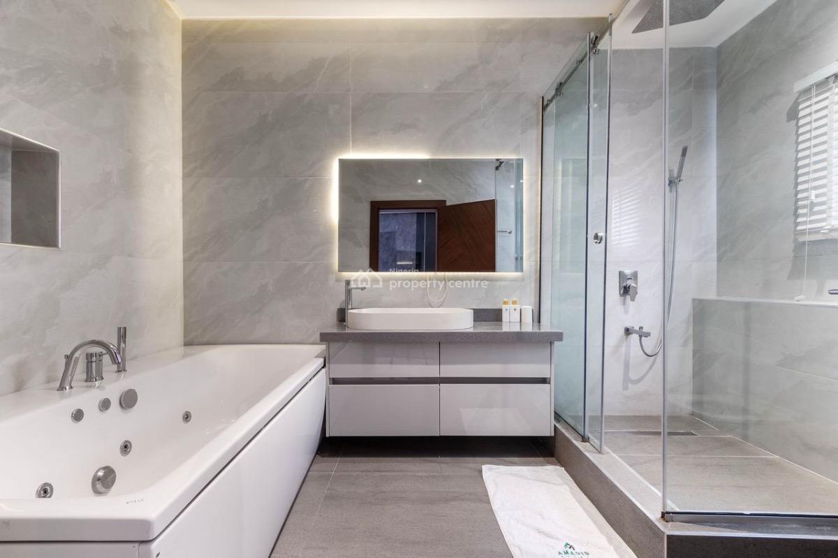 -a Brand New Luxury 3bedroom with Gym, Balconies, Bathrobes, Washing M, Lekki Phase 1, Lekki, Lagos, Flat / Apartment Short Let