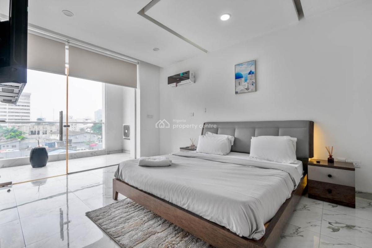 Brand New Luxury 2bedroom Apartment with Ps5, Swimming Pool, Snooker, Lekki Phase 1, Lekki, Lagos, Flat / Apartment Short Let