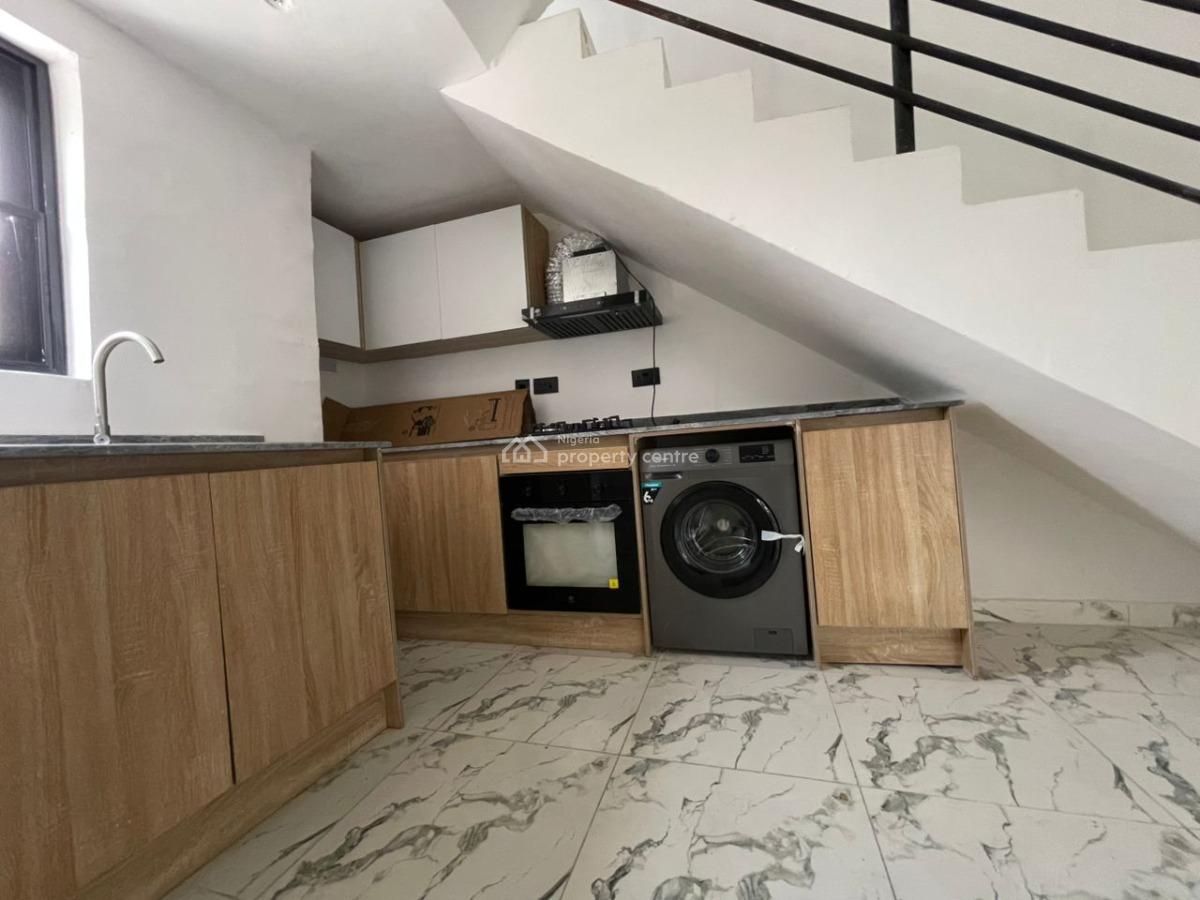 24/7 Power Supply 2 Bedroom En-suite Terraced Duplex with an Open Fitt, Lekki Phase 1, Lekki, Lagos, Terraced Duplex for Rent