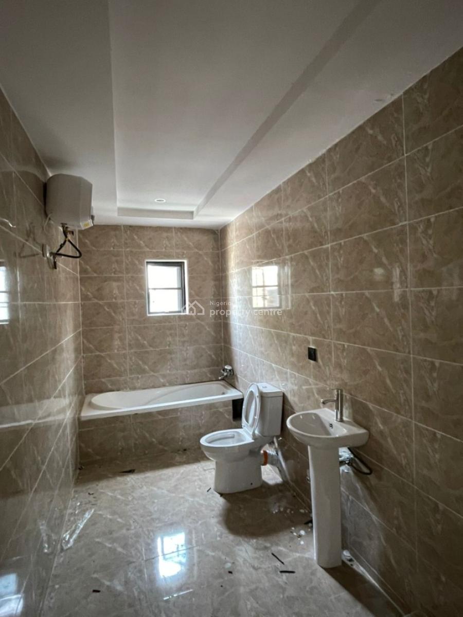 24/7 Power Supply 4 Bedroom En-suite Townhouse with an Enclosed Fitted, Lekki Phase 1, Lekki, Lagos, Terraced Duplex for Rent