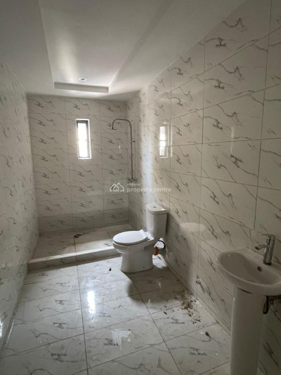 24/7 Power Supply 4 Bedroom En-suite Townhouse with an Enclosed Fitted, Lekki Phase 1, Lekki, Lagos, Terraced Duplex for Rent