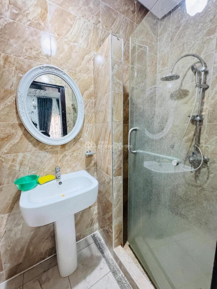 Well Built Serviced 2-bedroom Apartment, Lekki Phase 1, Lekki, Lagos, Flat / Apartment for Rent