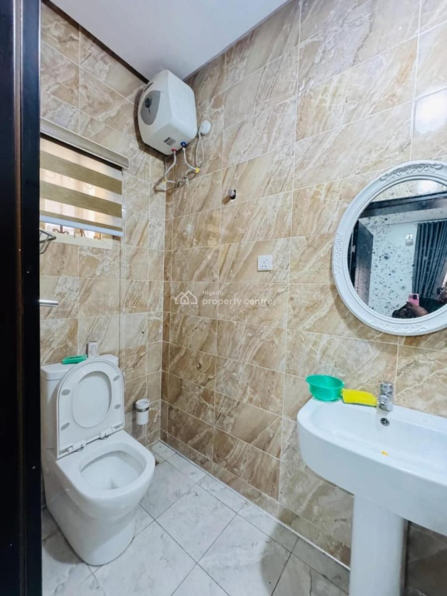 Well Built Serviced 2-bedroom Apartment, Lekki Phase 1, Lekki, Lagos, Flat / Apartment for Rent