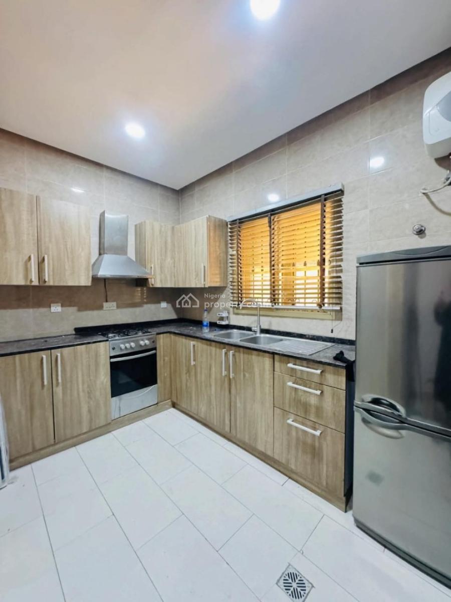 Well Built Serviced 2-bedroom Apartment, Lekki Phase 1, Lekki, Lagos, Flat / Apartment for Rent