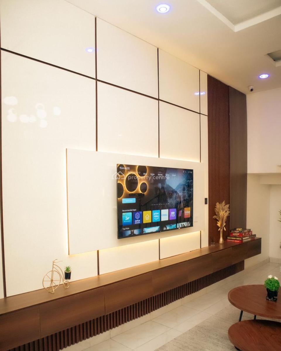 Luxury 3-bedroom Apartment with Housekeeping and Gymnasium, Mini Football Court, Swimming Pool,board Games and Netflix, Lekki, Lagos, Flat / Apartment Short Let