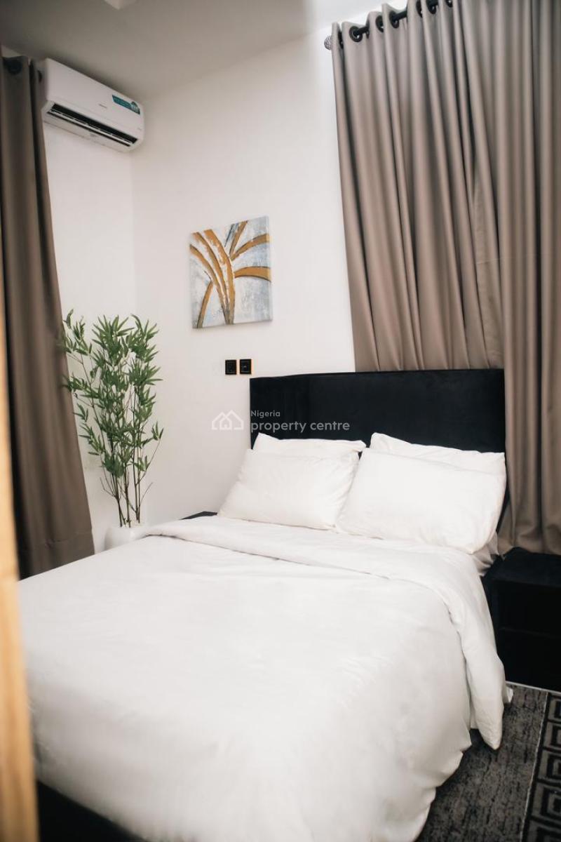 Luxury 3-bedroom Apartment with Housekeeping and Gymnasium, Mini Football Court, Swimming Pool,board Games and Netflix, Lekki, Lagos, Flat / Apartment Short Let