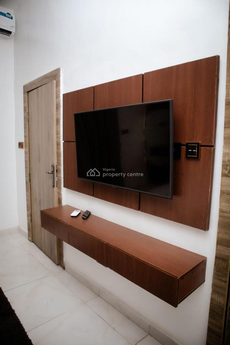 Luxury 3-bedroom Apartment with Housekeeping and Gymnasium, Mini Football Court, Swimming Pool,board Games and Netflix, Lekki, Lagos, Flat / Apartment Short Let