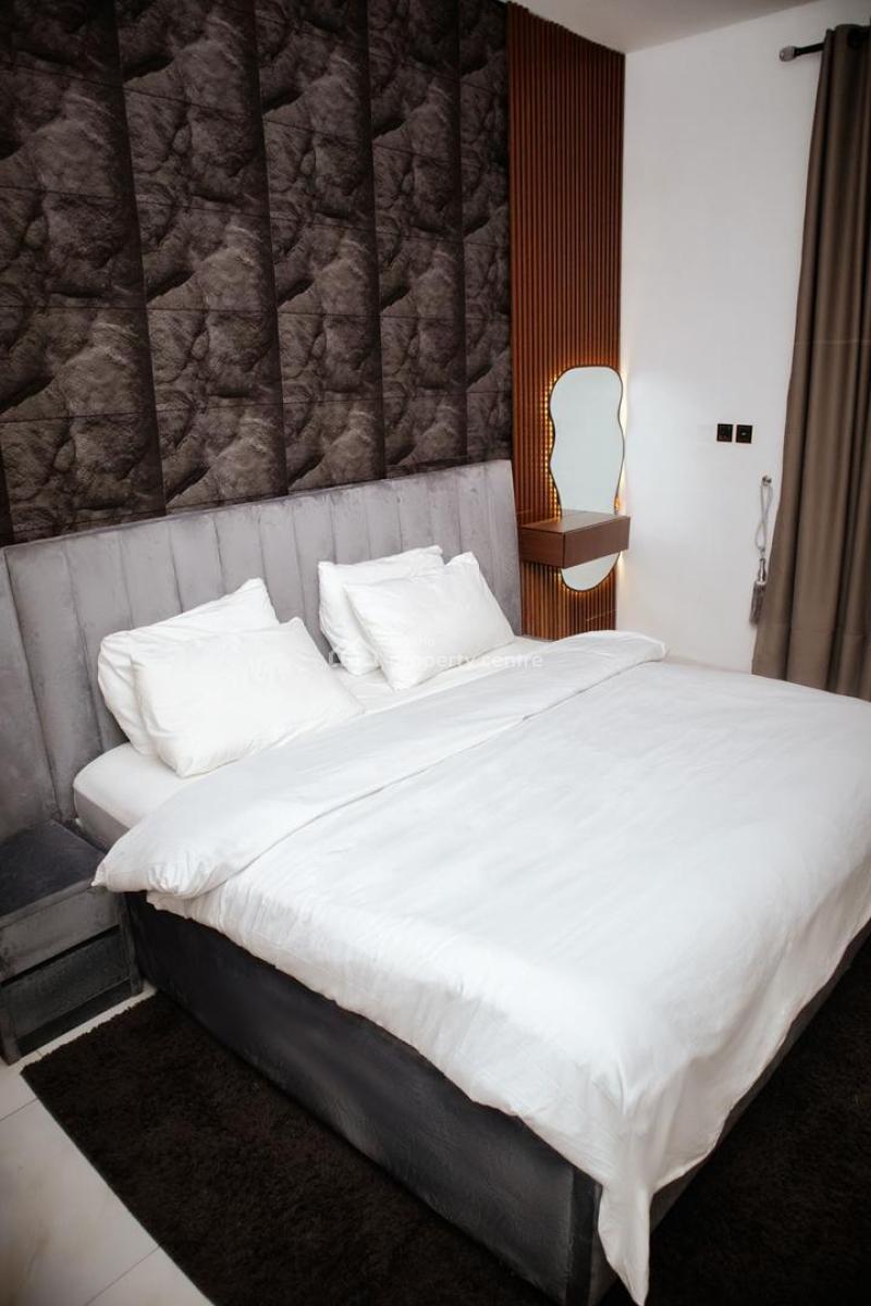 Luxury 3-bedroom Apartment with Housekeeping and Gymnasium, Mini Football Court, Swimming Pool,board Games and Netflix, Lekki, Lagos, Flat / Apartment Short Let