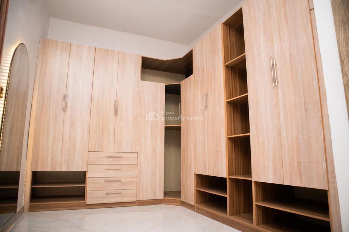 Luxury 3-bedroom Apartment with Housekeeping and Gymnasium, Mini Football Court, Swimming Pool,board Games and Netflix, Lekki, Lagos, Flat / Apartment Short Let