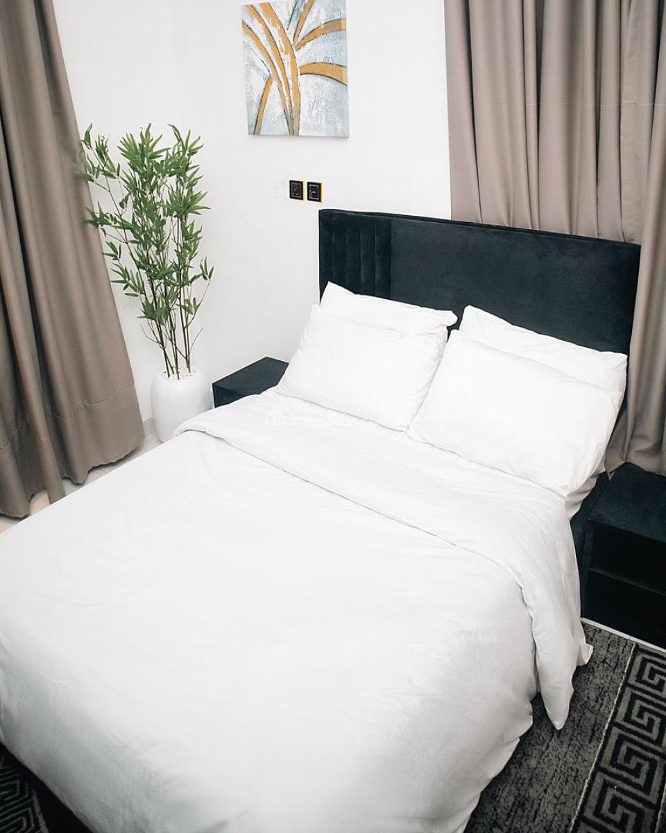 Luxury 3-bedroom Apartment with Housekeeping and Gymnasium, Mini Football Court, Swimming Pool,board Games and Netflix, Lekki, Lagos, Flat / Apartment Short Let