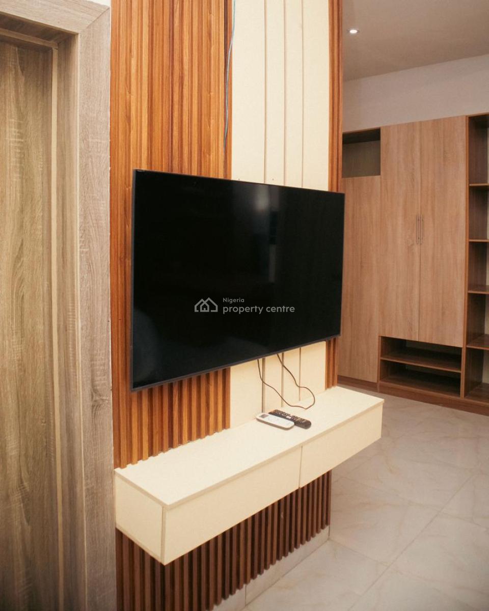 Luxury 3-bedroom Apartment with Housekeeping and Gymnasium, Mini Football Court, Swimming Pool,board Games and Netflix, Lekki, Lagos, Flat / Apartment Short Let