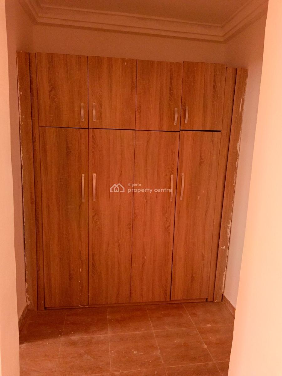 Clean 3bedroom Apartment Ground Floor, 3rd Avenue Gwarinpa, Gwarinpa, Abuja, Flat / Apartment for Rent