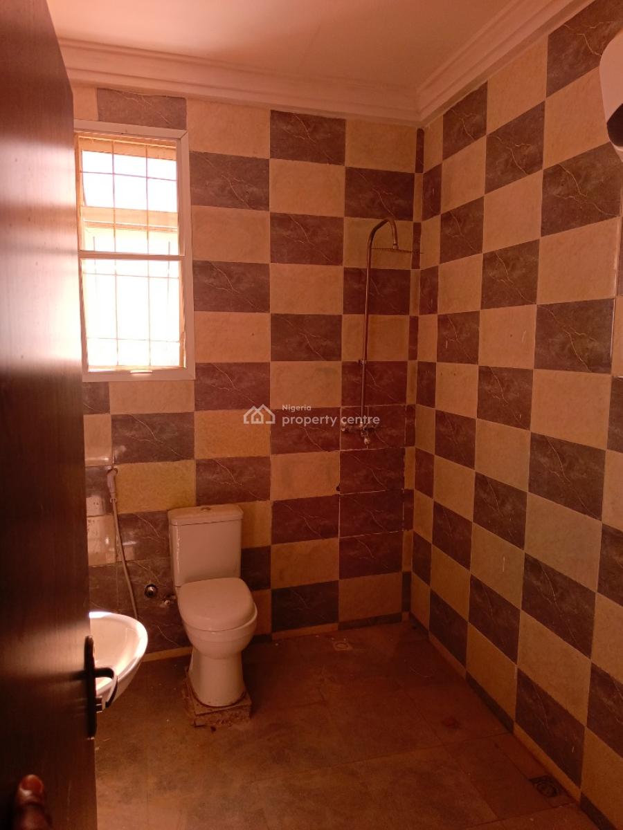 Clean 3bedroom Apartment Ground Floor, 3rd Avenue Gwarinpa, Gwarinpa, Abuja, Flat / Apartment for Rent