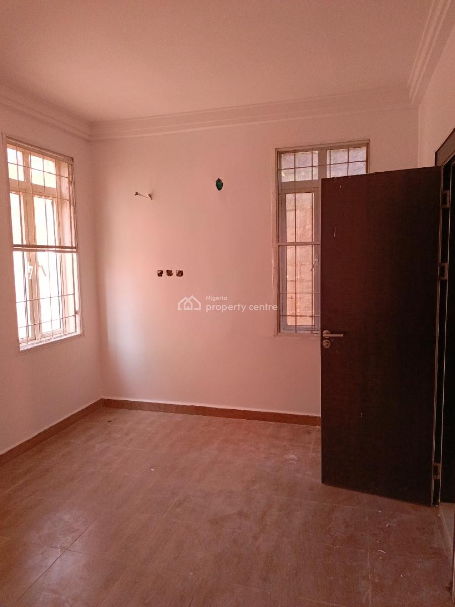 Clean 3bedroom Apartment Ground Floor, 3rd Avenue Gwarinpa, Gwarinpa, Abuja, Flat / Apartment for Rent