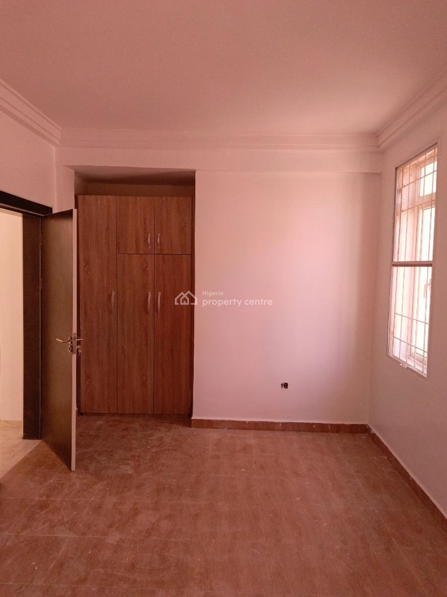 Clean 3bedroom Apartment Ground Floor, 3rd Avenue Gwarinpa, Gwarinpa, Abuja, Flat / Apartment for Rent