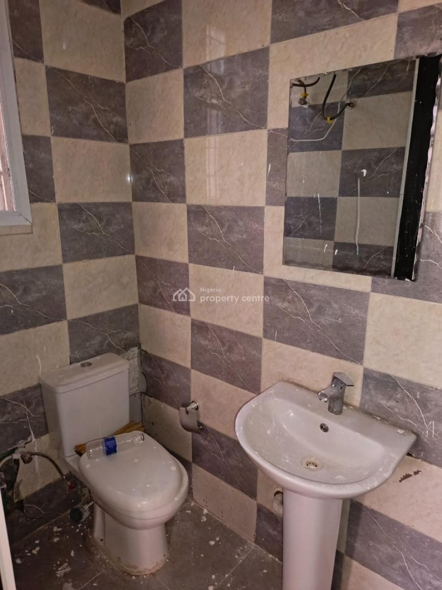Clean 3bedroom Apartment Ground Floor, 3rd Avenue Gwarinpa, Gwarinpa, Abuja, Flat / Apartment for Rent