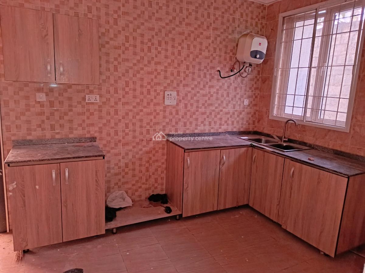 Clean 3bedroom Apartment Ground Floor, 3rd Avenue Gwarinpa, Gwarinpa, Abuja, Flat / Apartment for Rent