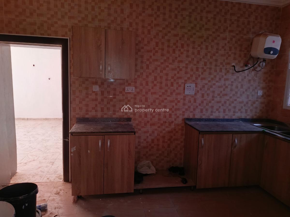 Clean 3bedroom Apartment Ground Floor, 3rd Avenue Gwarinpa, Gwarinpa, Abuja, Flat / Apartment for Rent