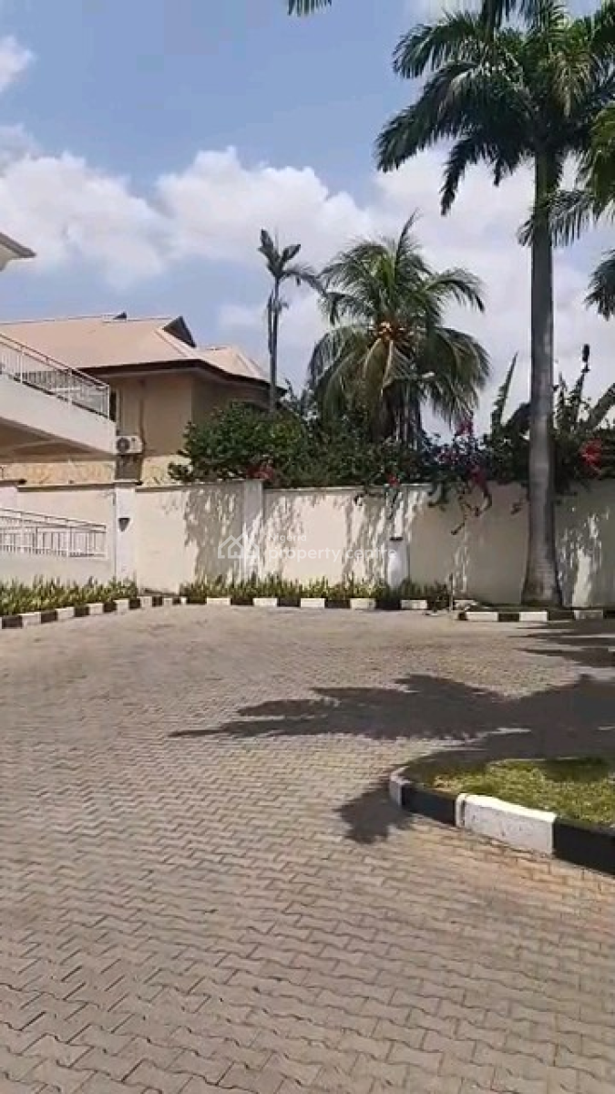 Luxurious 4-bedroom En-suite Flat with Private Bq, Swimming Pool, Maitama District, Abuja, Block of Flats for Sale