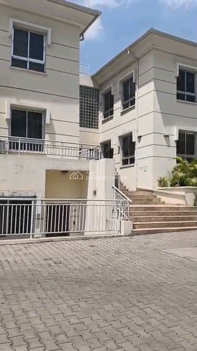 Luxurious 4-bedroom En-suite Flat with Private Bq, Swimming Pool, Maitama District, Abuja, Block of Flats for Sale