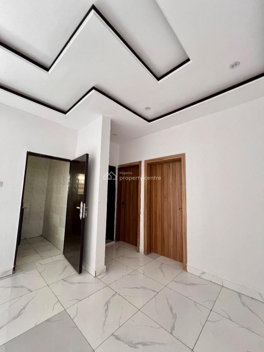 Spacious and Luxurious Upstairs, Alashela Estate, Ogombo, Ajah, Lagos, Flat / Apartment for Rent