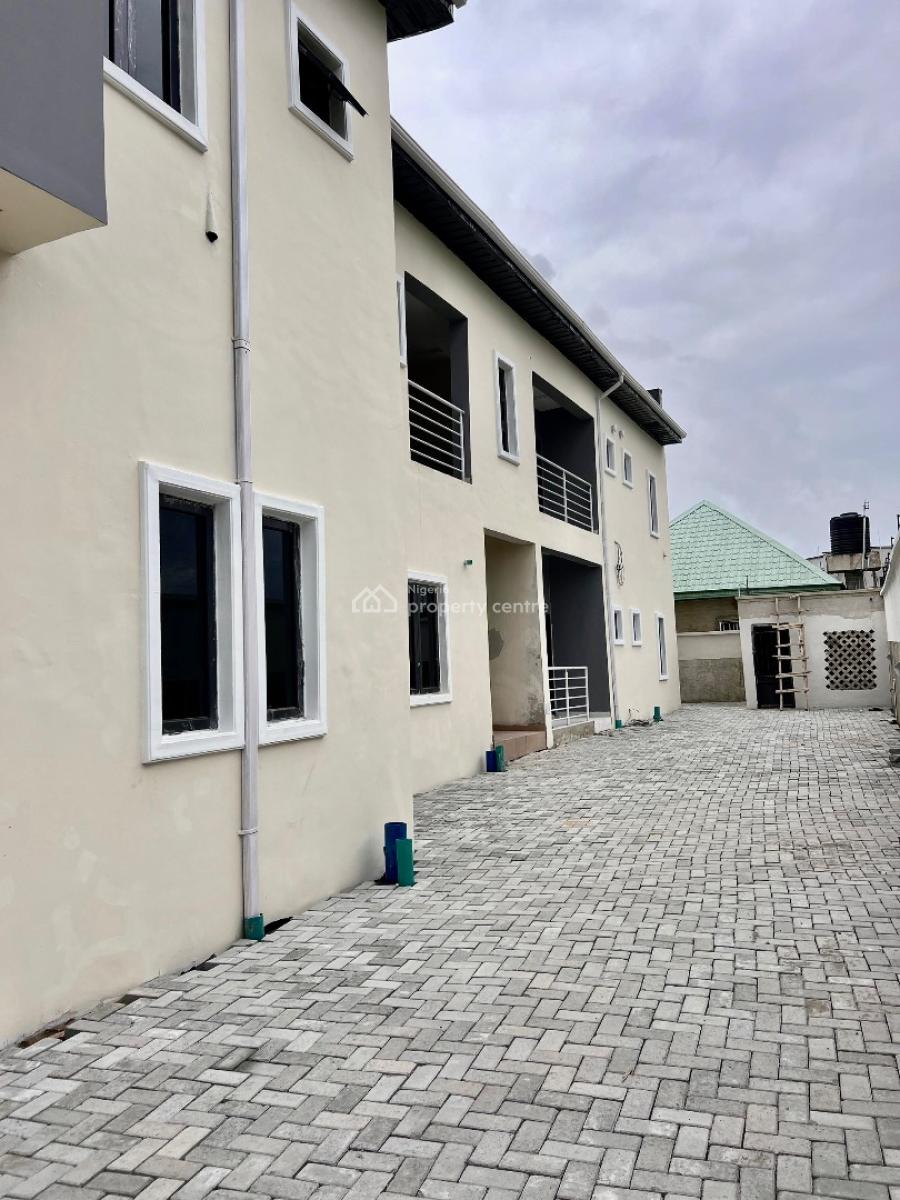 Spacious and Luxurious Upstairs, Alashela Estate, Ogombo, Ajah, Lagos, Flat / Apartment for Rent