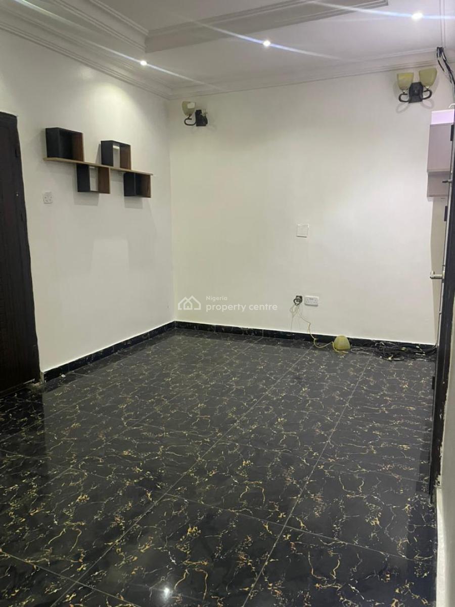 Spacious Master Bedroom Shared Apartment, Agungi, Lekki, Lagos, Self Contain (single Rooms) for Rent