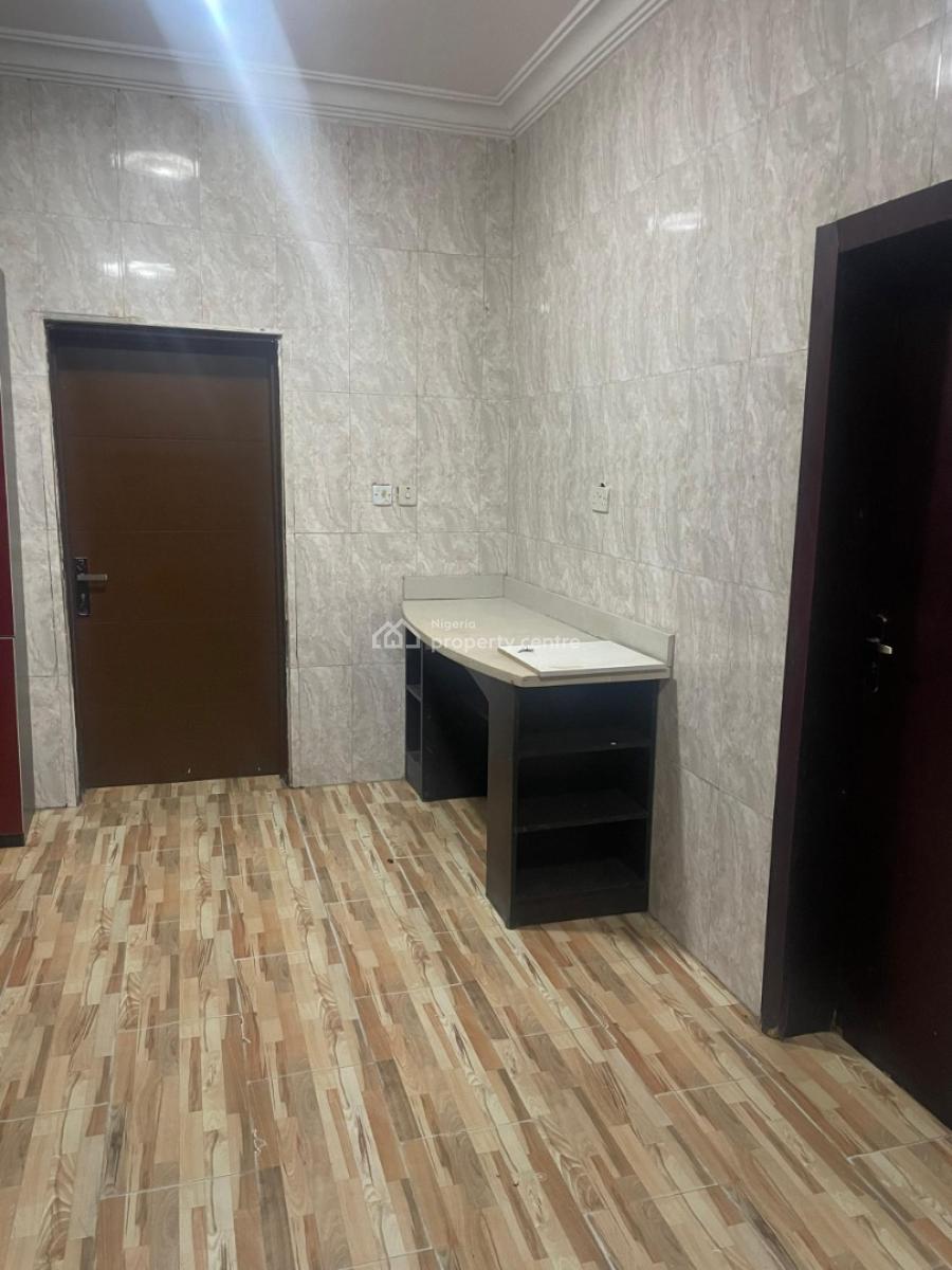 Spacious Master Bedroom Shared Apartment, Agungi, Lekki, Lagos, Self Contain (single Rooms) for Rent