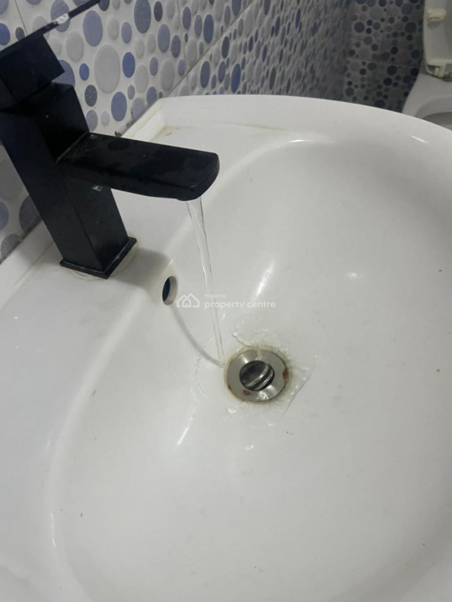 Spacious Master Bedroom Shared Apartment, Agungi, Lekki, Lagos, Self Contain (single Rooms) for Rent