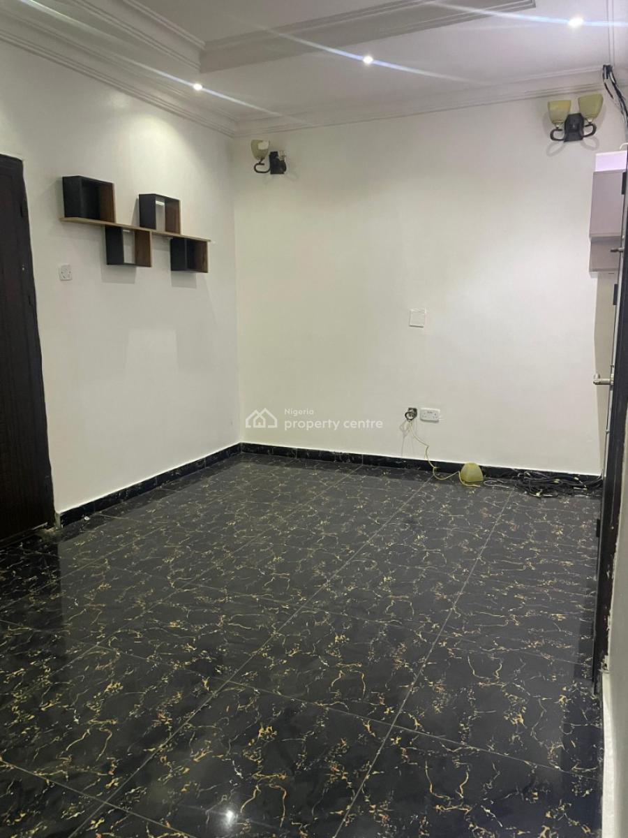 Spacious Master Bedroom Shared Apartment, Agungi, Lekki, Lagos, Self Contain (single Rooms) for Rent