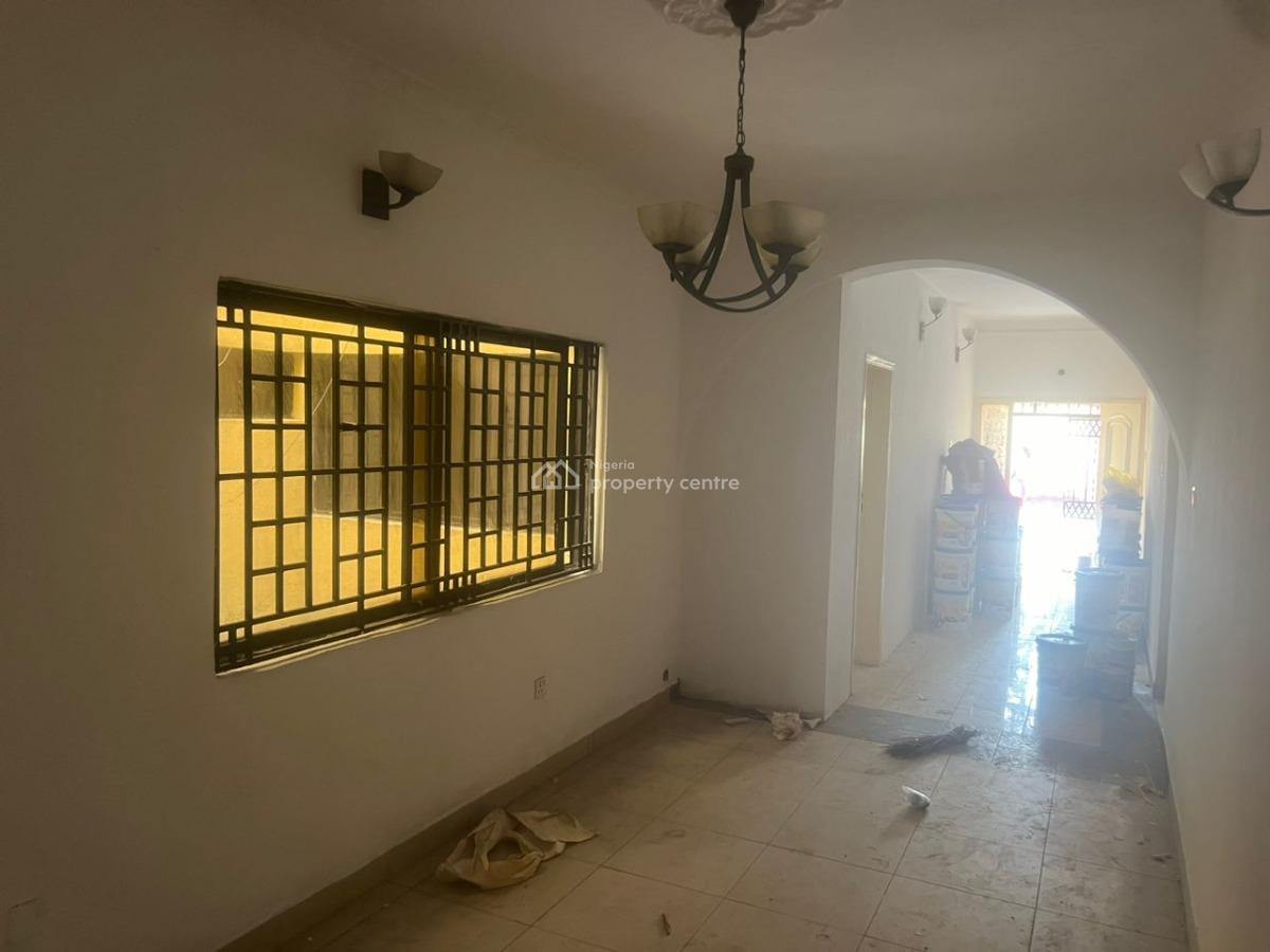 Spacious 3 Bedroom Apartment with Bq, Lekki Phase 1, Lekki, Lagos, Flat / Apartment for Rent