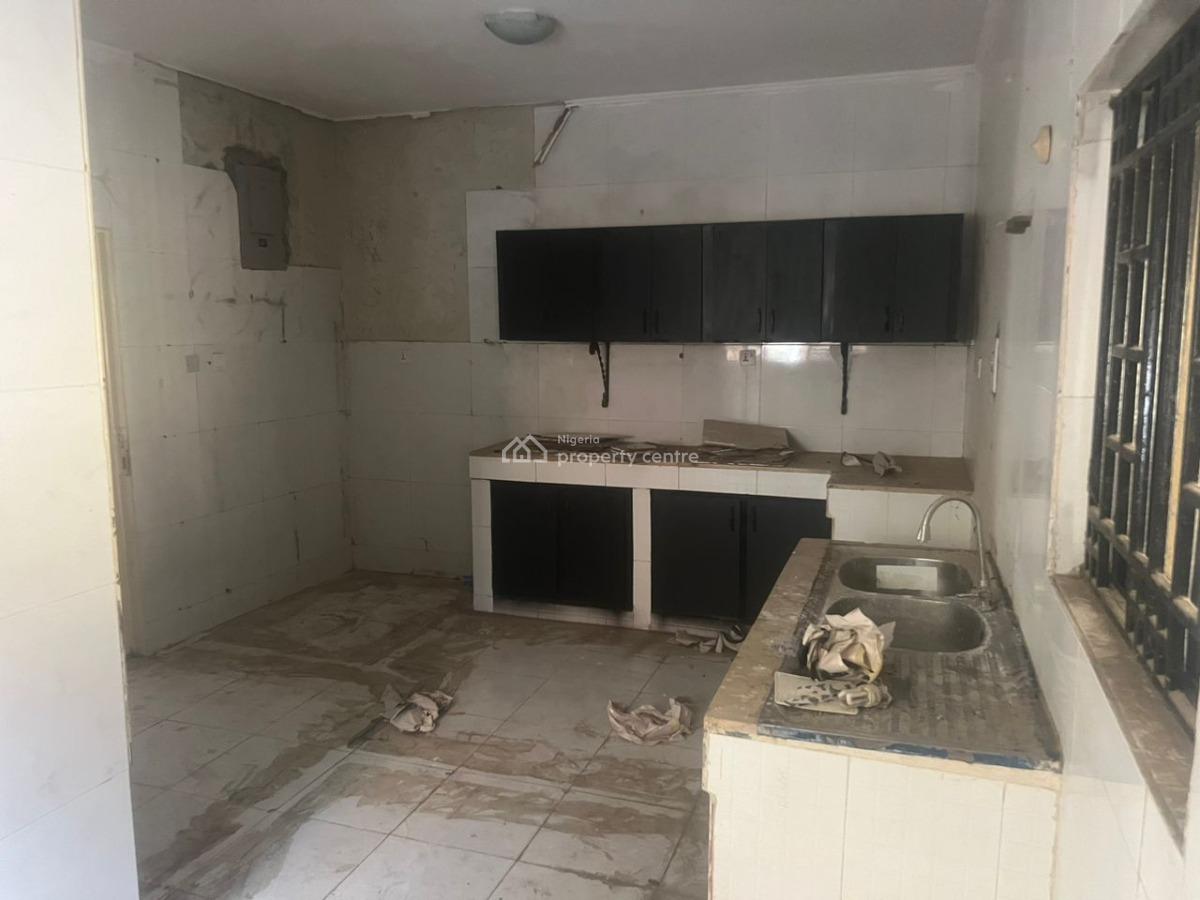 Spacious 3 Bedroom Apartment with Bq, Lekki Phase 1, Lekki, Lagos, Flat / Apartment for Rent