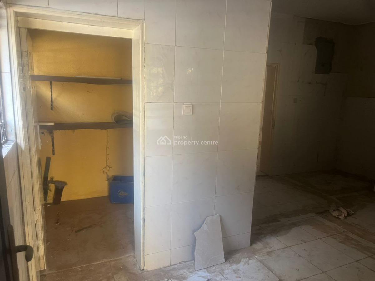 Spacious 3 Bedroom Apartment with Bq, Lekki Phase 1, Lekki, Lagos, Flat / Apartment for Rent