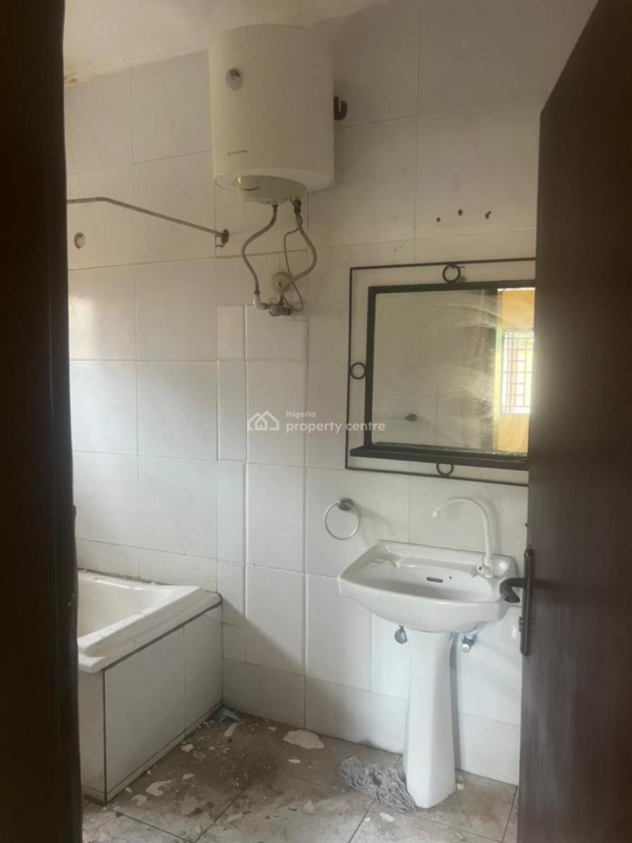 Spacious 3 Bedroom Apartment with Bq, Lekki Phase 1, Lekki, Lagos, Flat / Apartment for Rent