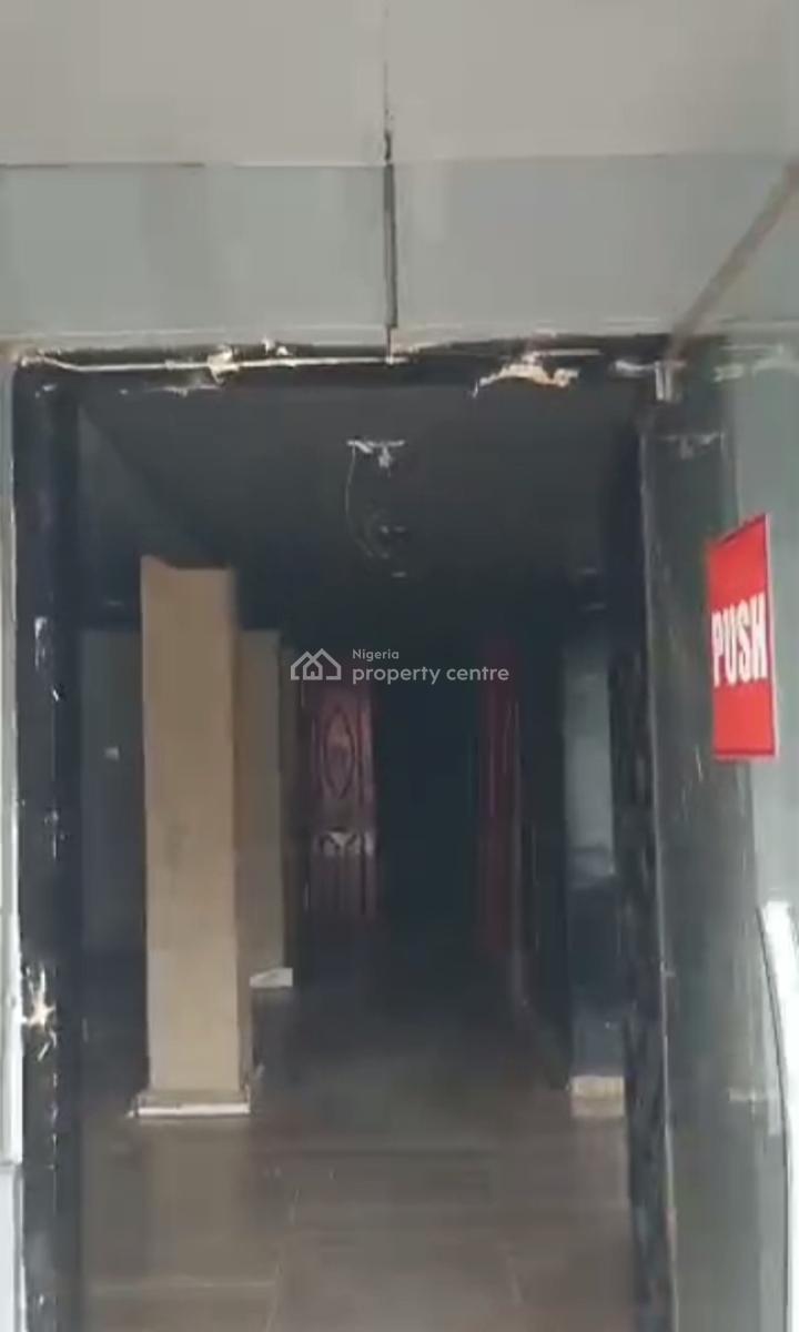 Lease: Spacious 5 Bedroom Detached Bungalow, Along Ogunlana Drive, Ogunlana, Surulere, Lagos, Detached Bungalow for Rent