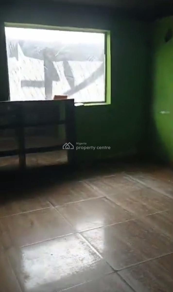 Lease: Spacious 5 Bedroom Detached Bungalow, Along Ogunlana Drive, Ogunlana, Surulere, Lagos, Detached Bungalow for Rent