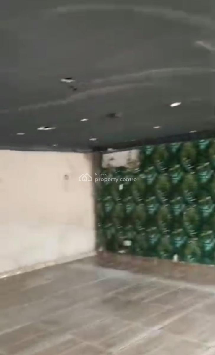 Lease: Spacious 5 Bedroom Detached Bungalow, Along Ogunlana Drive, Ogunlana, Surulere, Lagos, Detached Bungalow for Rent