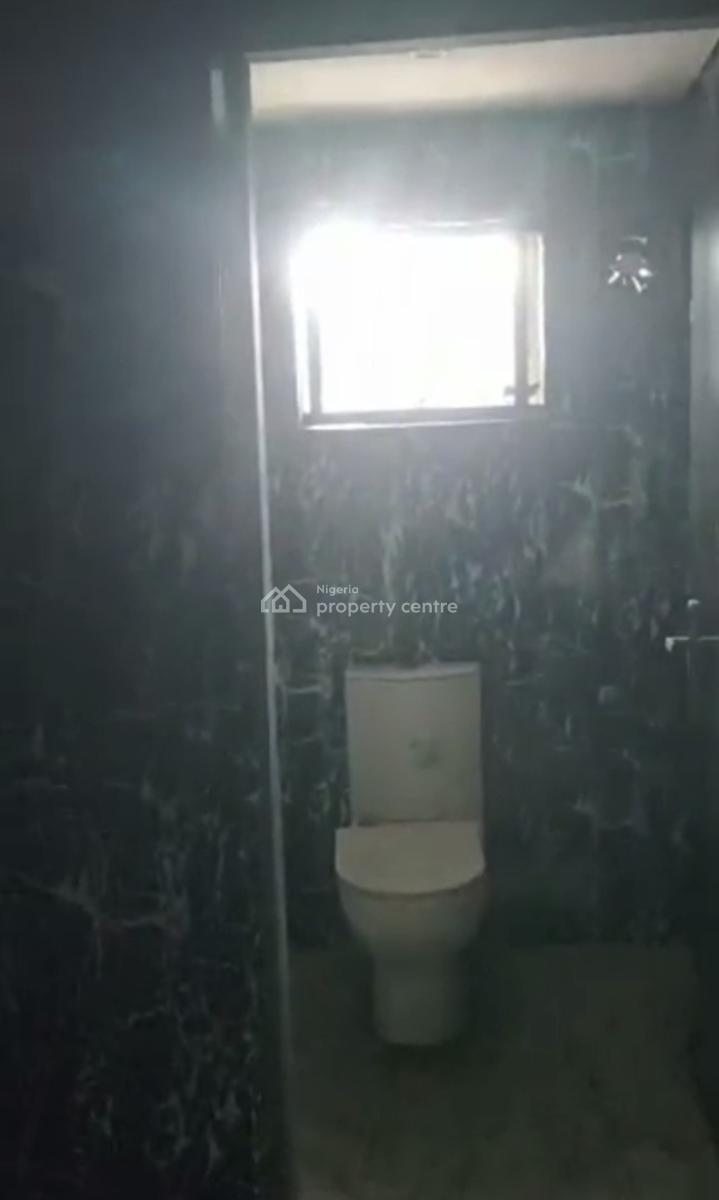 Lease: Spacious 5 Bedroom Detached Bungalow, Along Ogunlana Drive, Ogunlana, Surulere, Lagos, Detached Bungalow for Rent